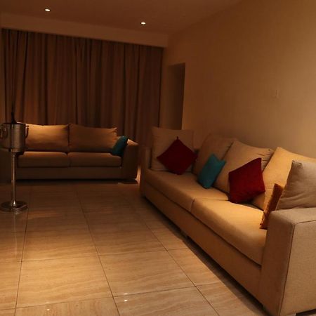 Monty Suites Calabar Buitenkant foto