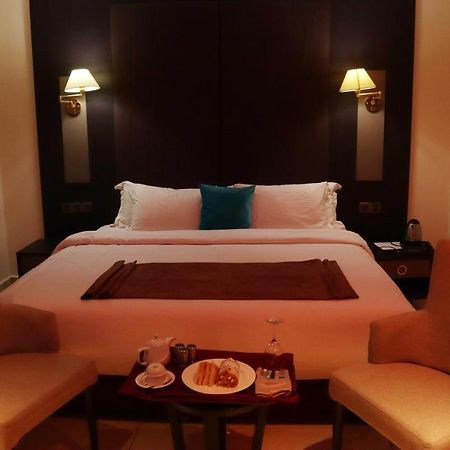 Monty Suites Calabar Buitenkant foto