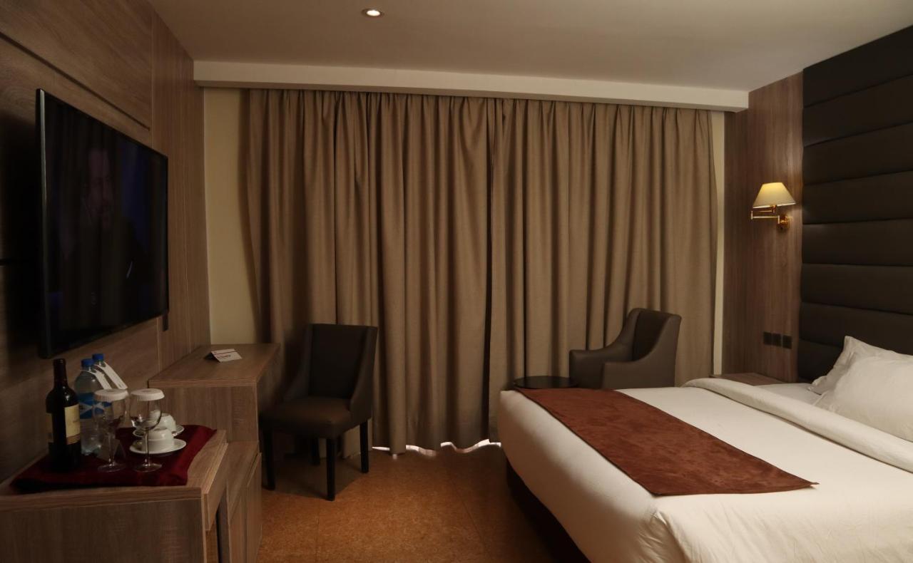 Monty Suites Calabar Buitenkant foto