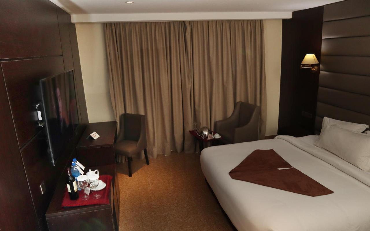 Monty Suites Calabar Buitenkant foto