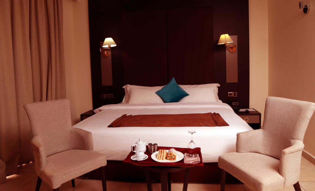 Monty Suites Calabar Buitenkant foto