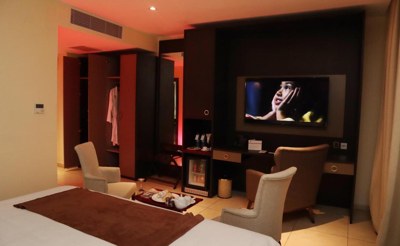 Monty Suites Calabar Buitenkant foto